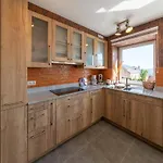 Roomy Getaway Near F1 Semesterbostad *