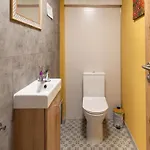 Semesterbostad Roomy Getaway Near F1