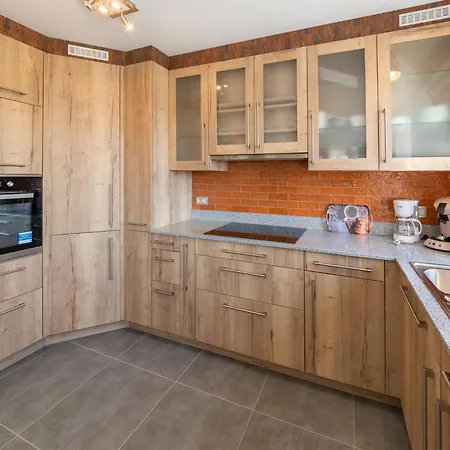 Roomy Getaway Near F1 Feriehus *