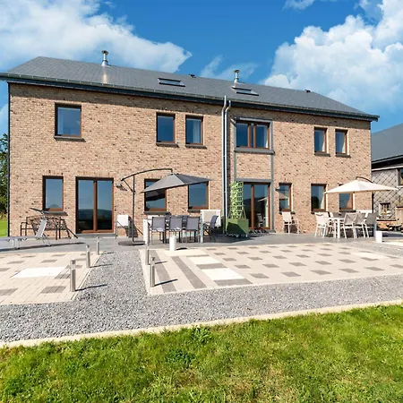 Roomy Getaway Near F1 *