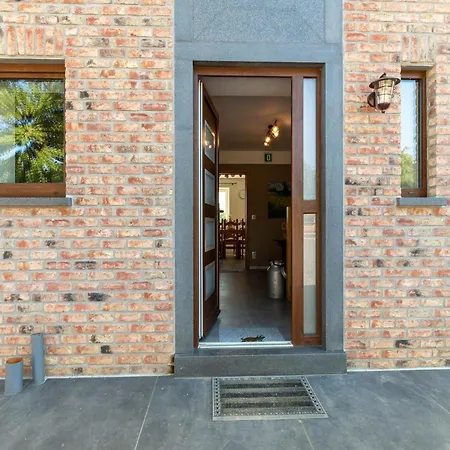 Ferienhaus Roomy Getaway Near F1