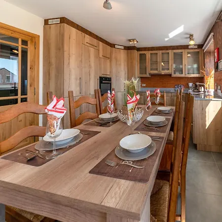 Ferienhaus Roomy Getaway Near F1