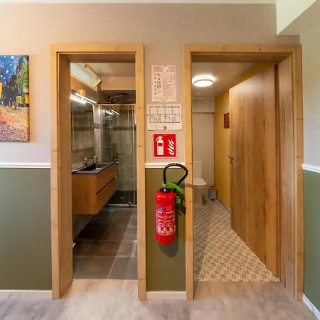 Roomy Getaway Near F1 Ferienhaus *