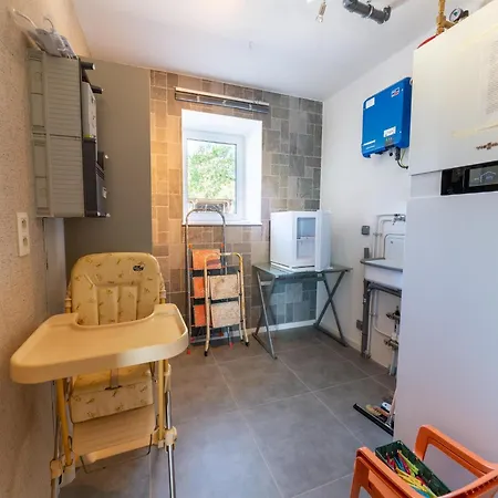 Roomy Getaway Near F1 Ferienhaus *