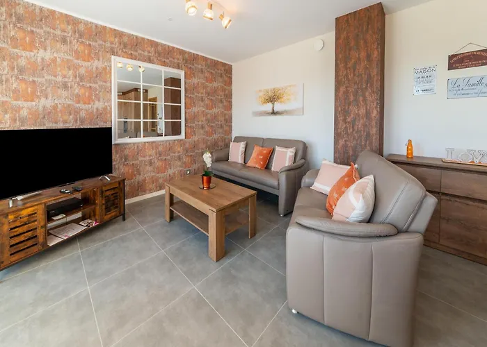 Casa vacanze Roomy Getaway Near F1