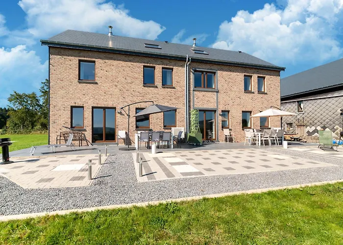 Roomy Getaway Near F1 *