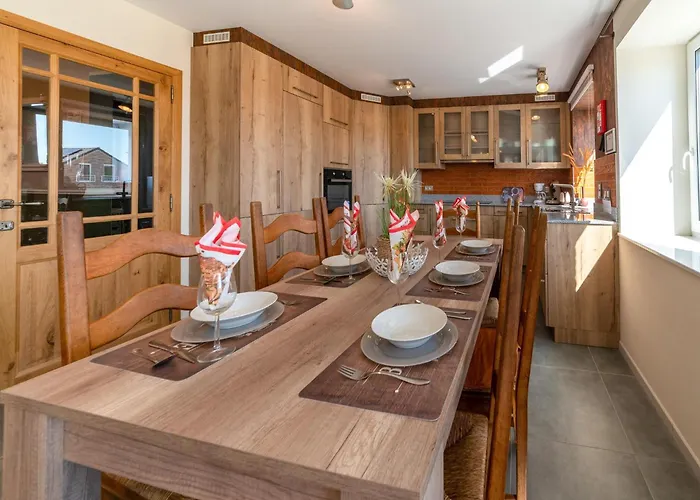 Feriehus Roomy Getaway Near F1