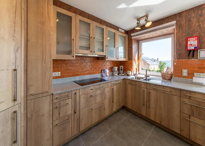 Roomy Getaway Near F1 Feriehus *