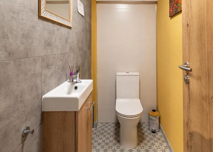 Casa vacanze Roomy Getaway Near F1