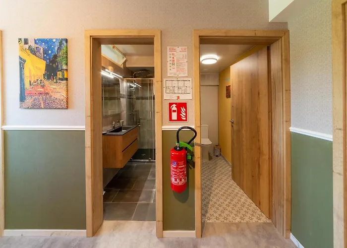 Roomy Getaway Near F1 Feriehus *