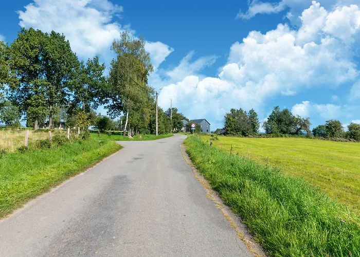 Roomy Getaway Near F1 Feriehus *